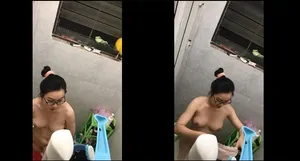Quay lén nữ sinh cạnh bên nhà tắm